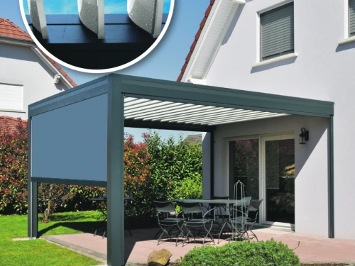 Pergola bioclimatique AFC à lames orientables et store latéral, terrasse carrelée Calvados.