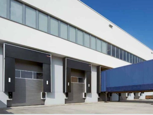 Équipements de quai AFC avec sas d'étanchéité et portes sectionnelles, logistique Caen.