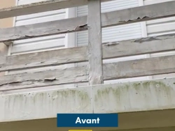 Ancien garde-corps bois dégradé avant remplacement, balcon résidentiel rénové par AFC Calvados